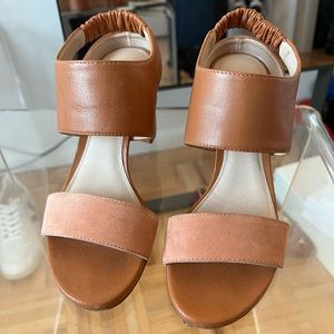 Stuart Weitzman Nude Leather & Suede Sandals. Size 5.5.